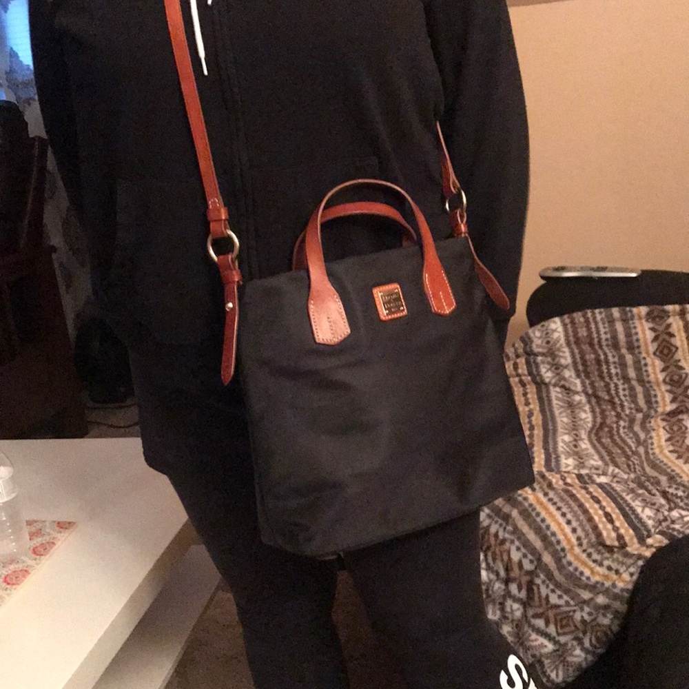 Crossbody dooney bag